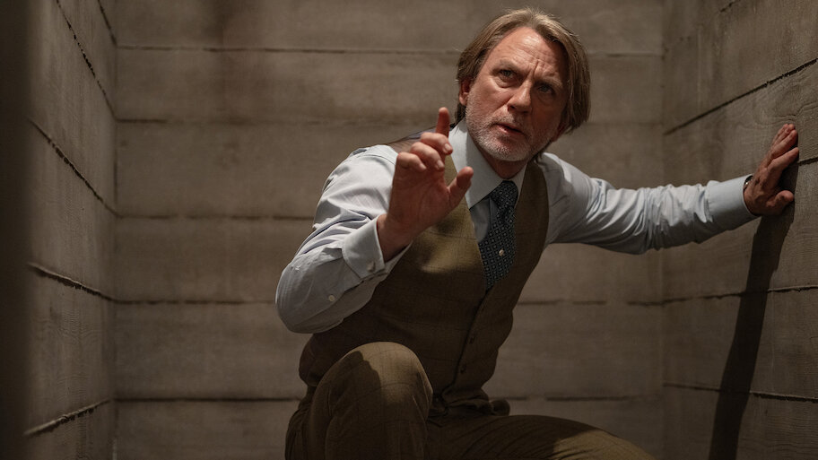 Daniel Craig find about murder happed in the church of Josh Brolin 